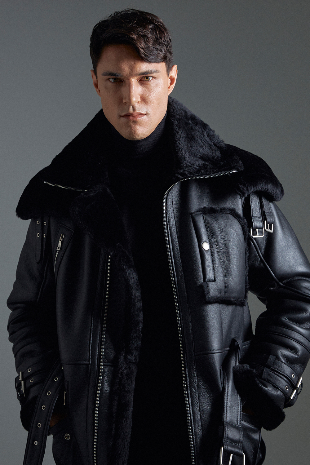 패딩 모델 착용 이미지-S10L42