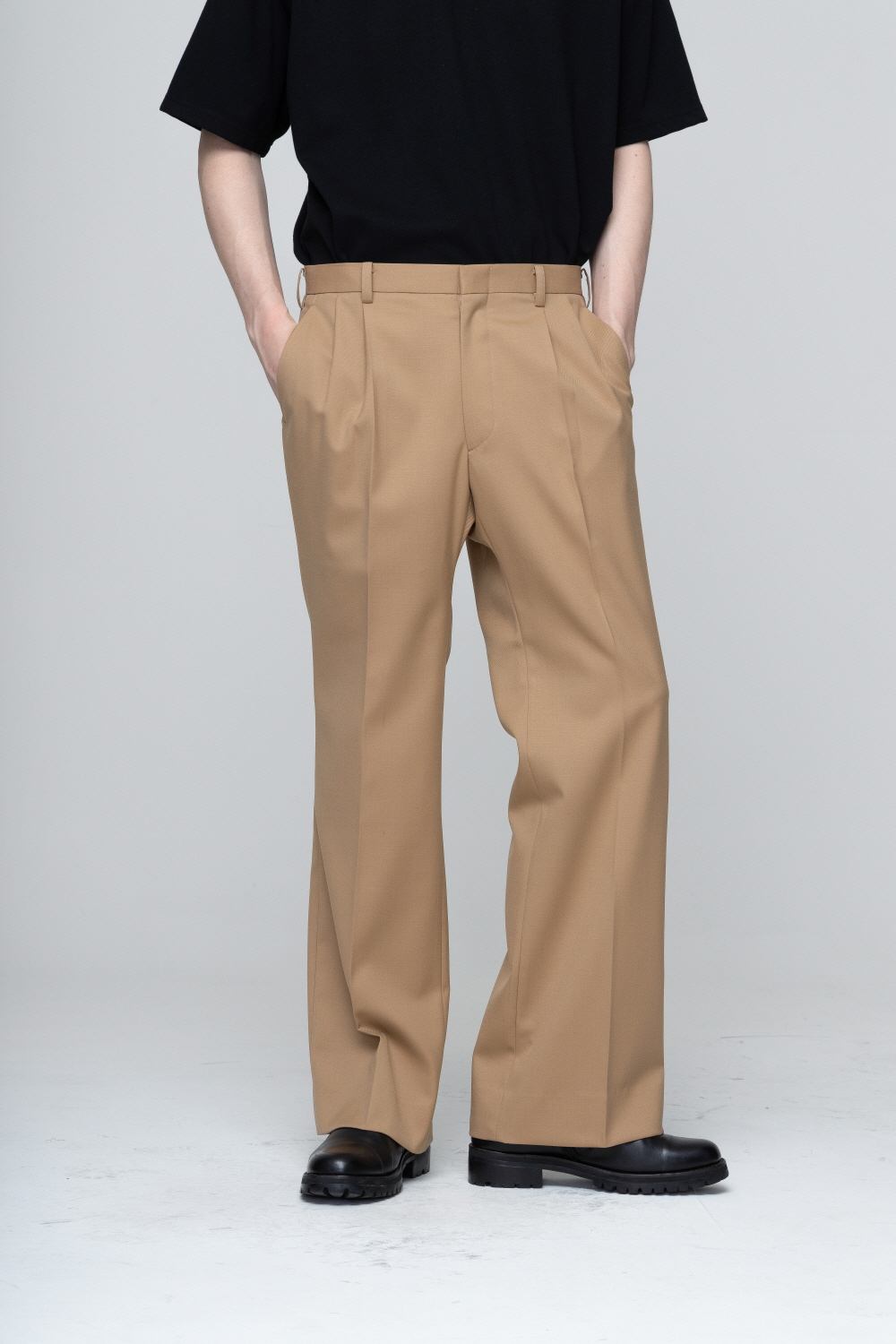 바지 모델 착용 이미지-S2L32