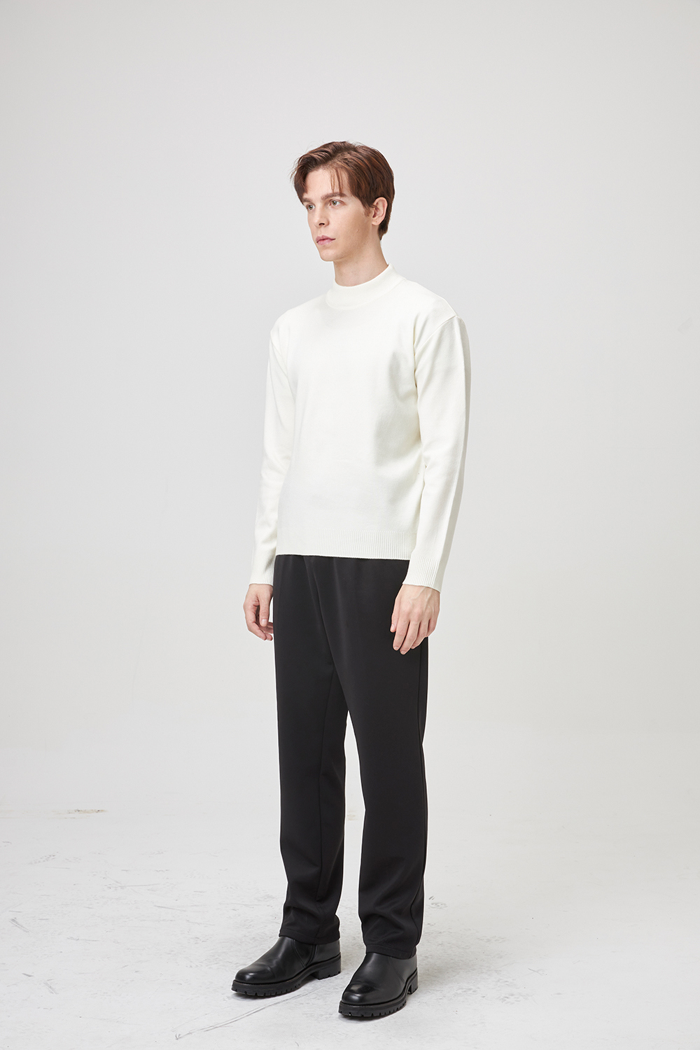 긴팔 티셔츠 모델 착용 이미지-S1L2