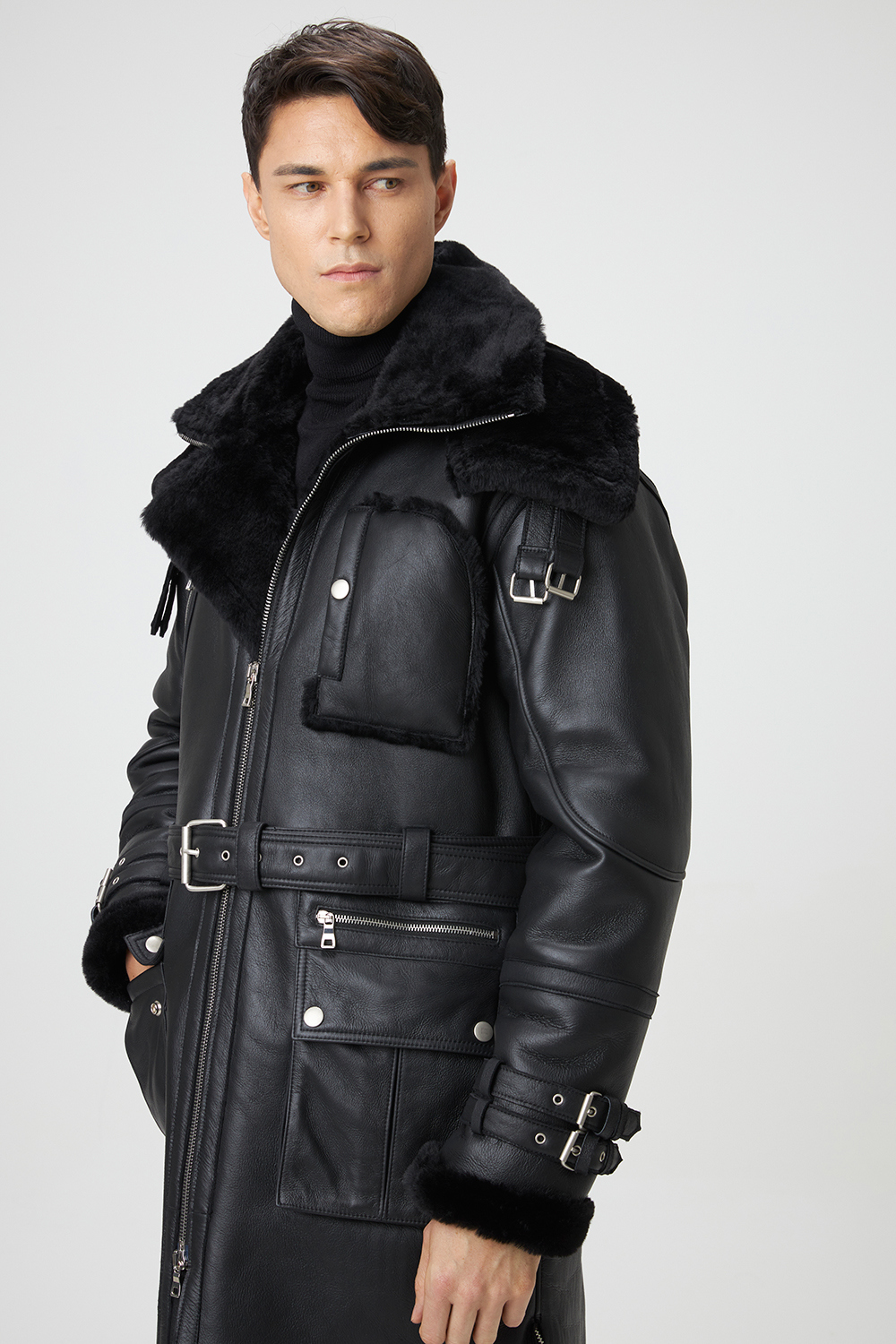 패딩 모델 착용 이미지-S1L5