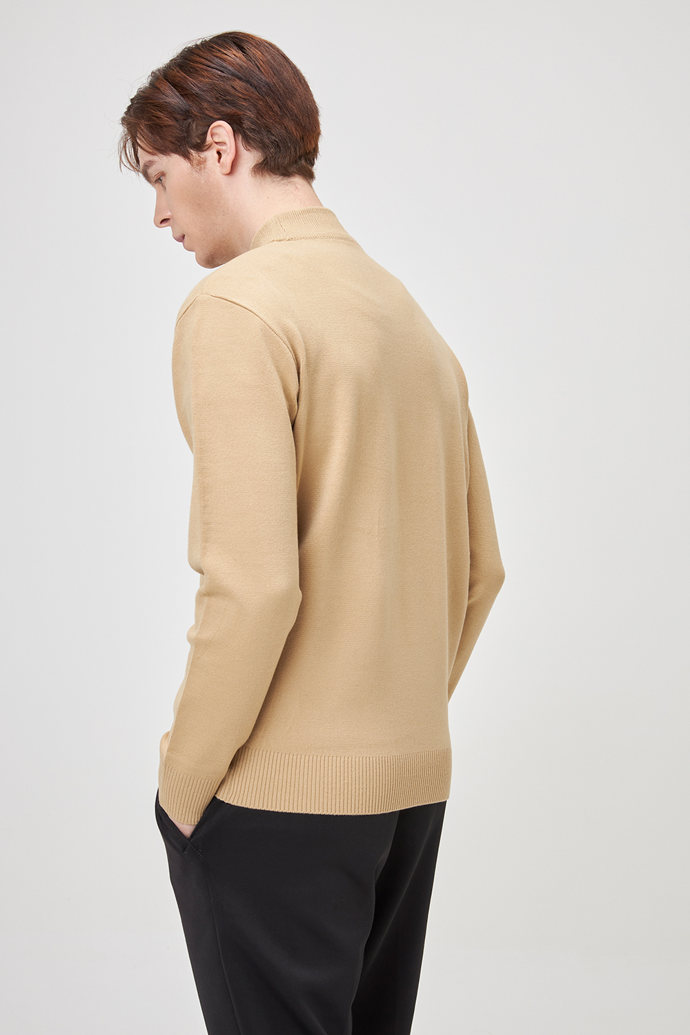 긴팔 티셔츠 모델 착용 이미지-S1L17