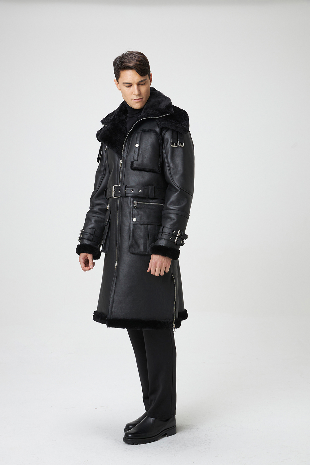 패딩 모델 착용 이미지-S10L7