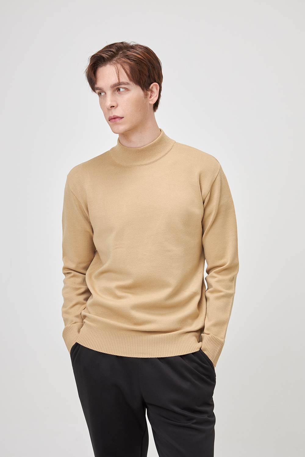 긴팔 티셔츠 모델 착용 이미지-S1L10