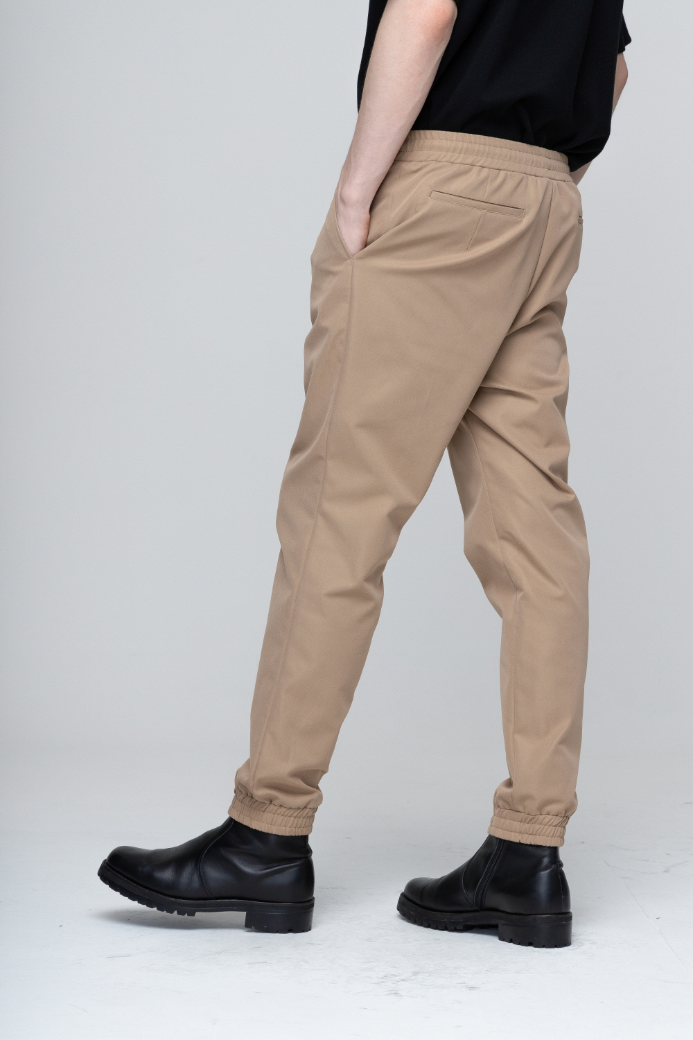 바지 모델 착용 이미지-S2L24