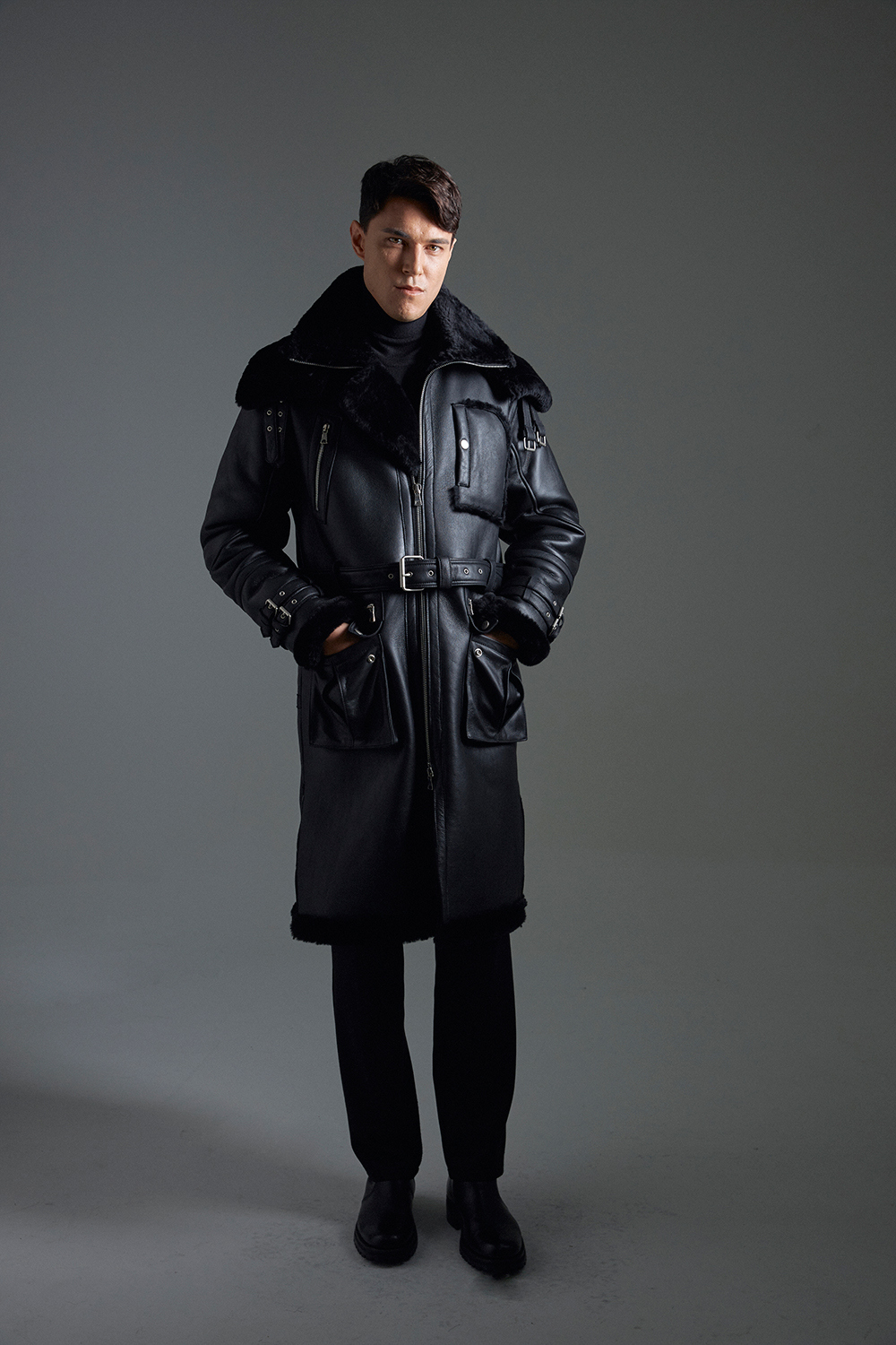 패딩 모델 착용 이미지-S10L29