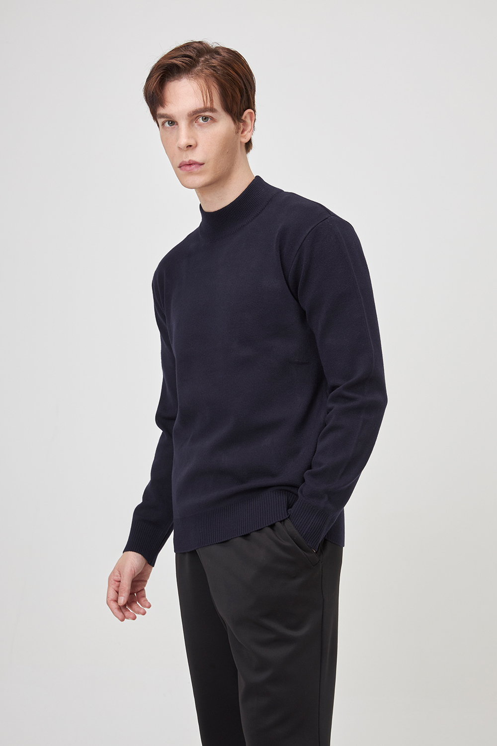 긴팔 티셔츠 모델 착용 이미지-S1L10