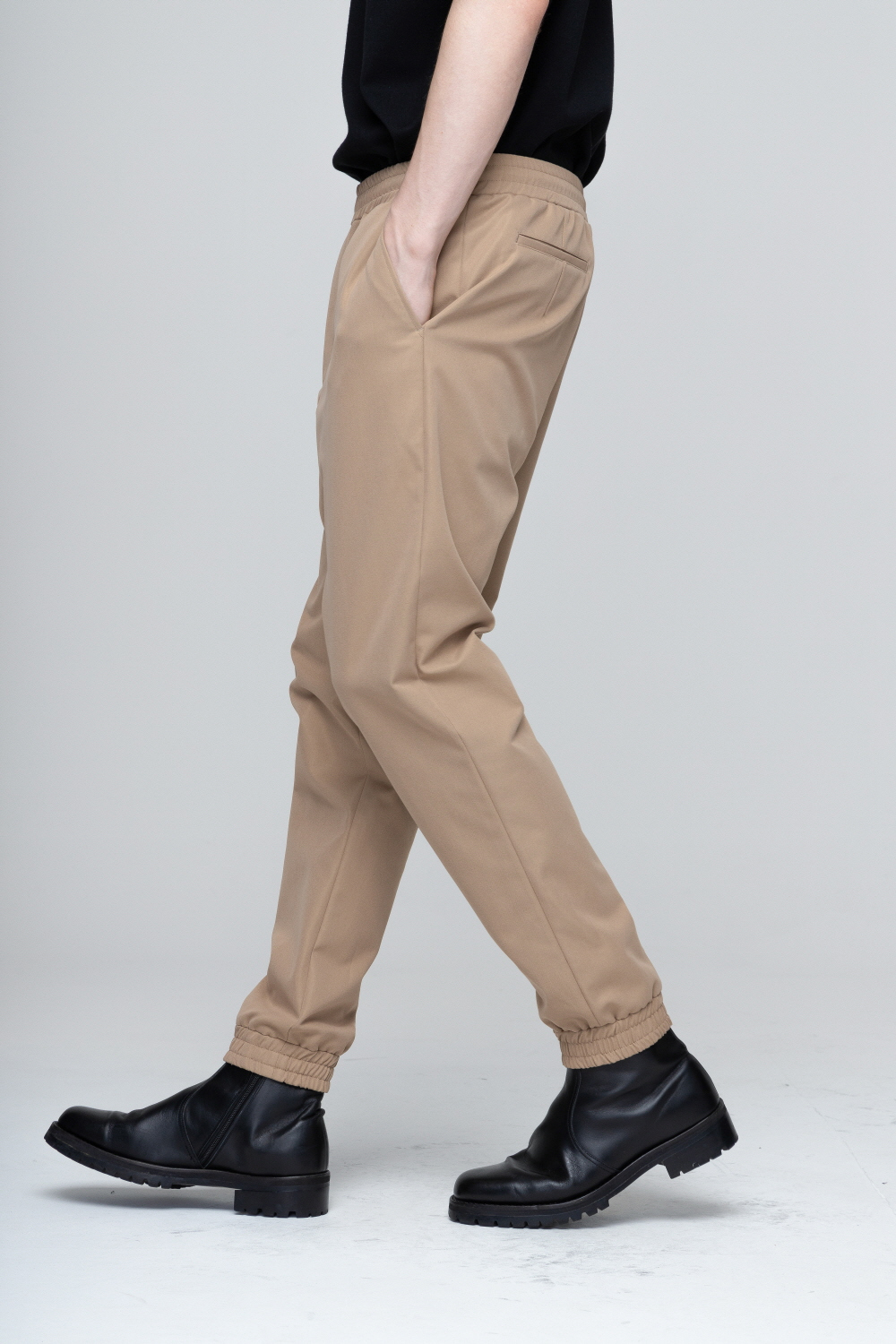 바지 모델 착용 이미지-S2L25