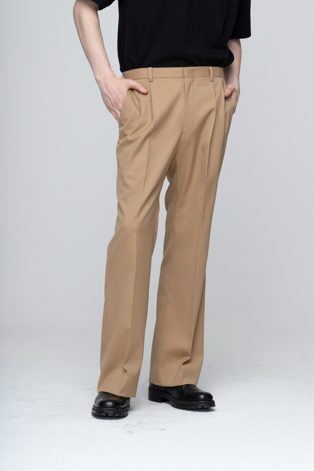 바지 모델 착용 이미지-S2L19