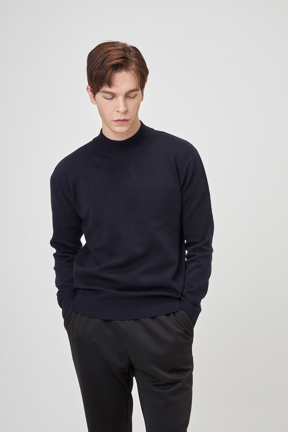 긴팔 티셔츠 모델 착용 이미지-S1L9