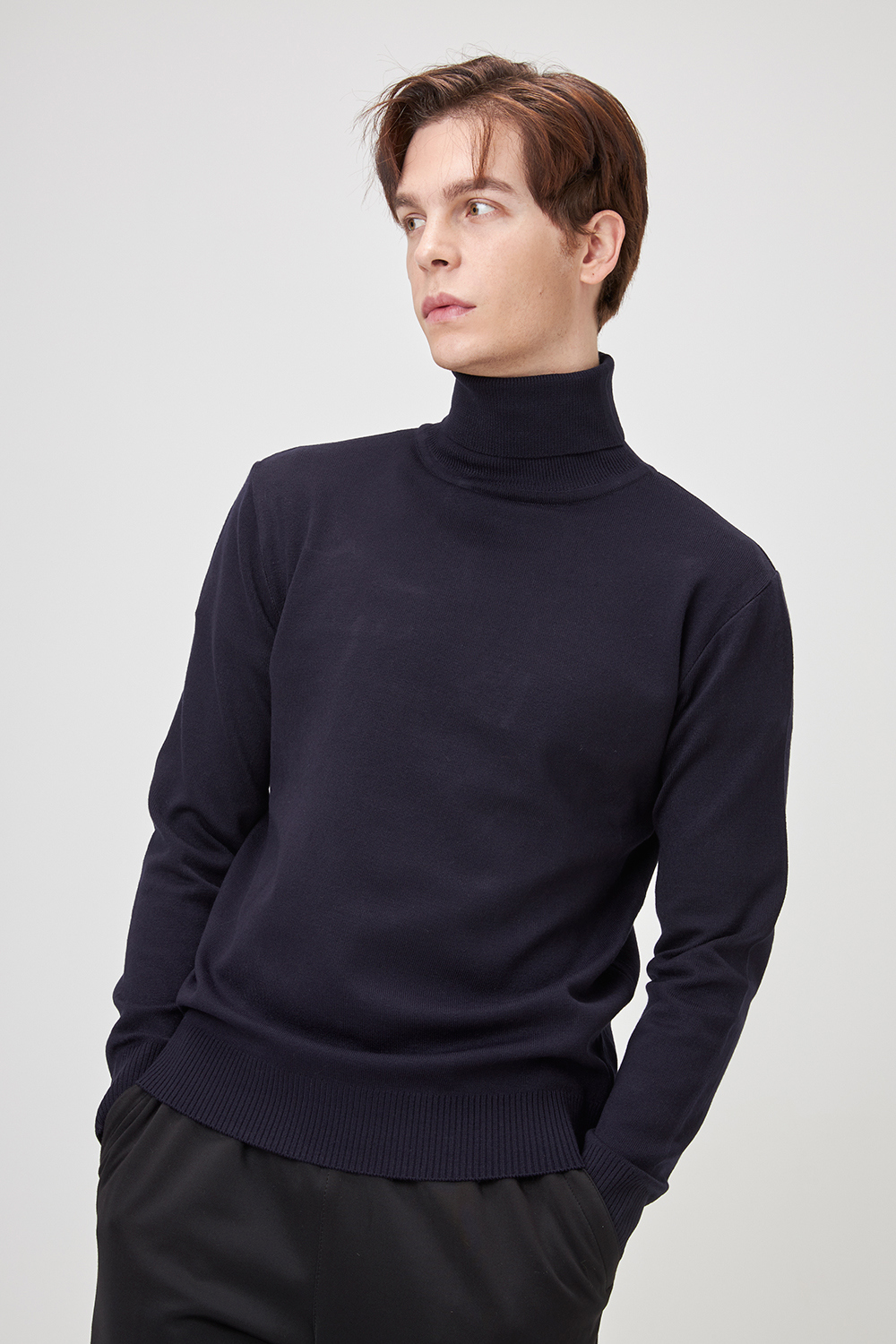 긴팔 티셔츠 모델 착용 이미지-S1L9