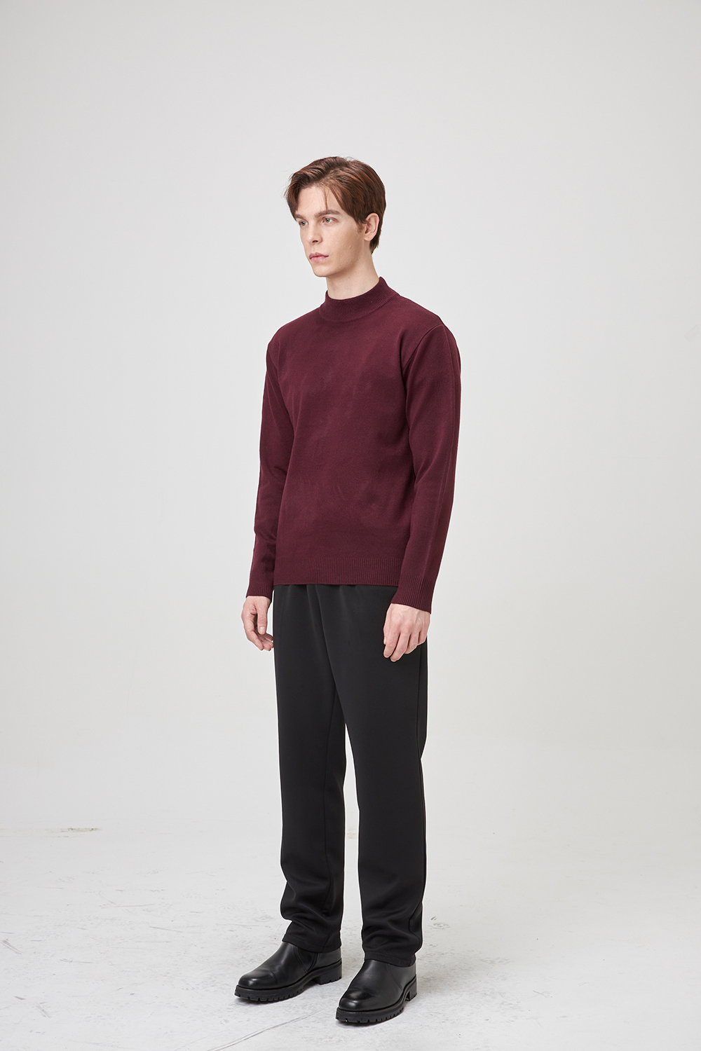 긴팔 티셔츠 모델 착용 이미지-S2L3