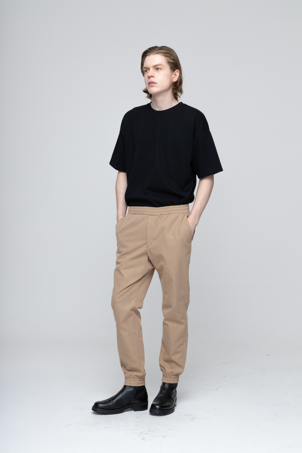 바지 모델 착용 이미지-S2L12