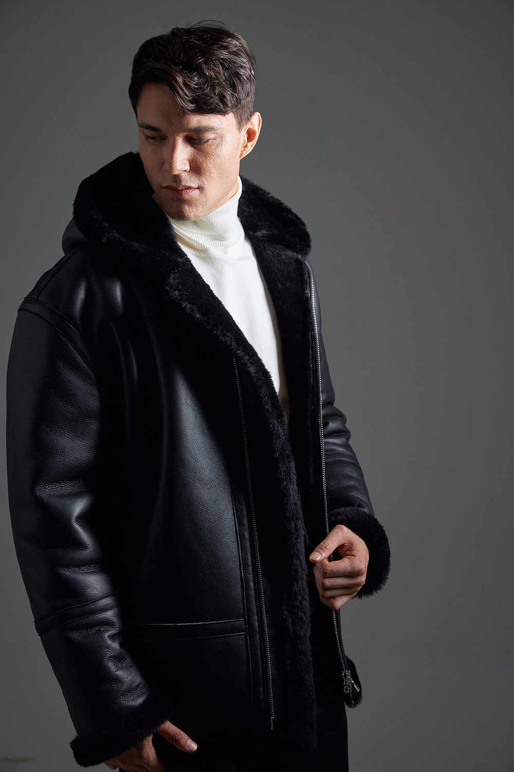 재킷 모델 착용 이미지-S1L4