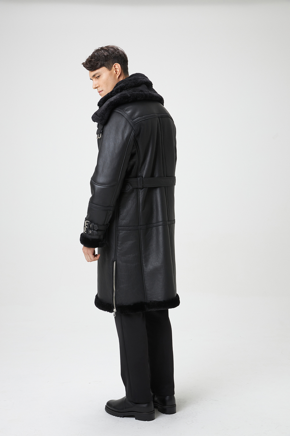 패딩 모델 착용 이미지-S10L18