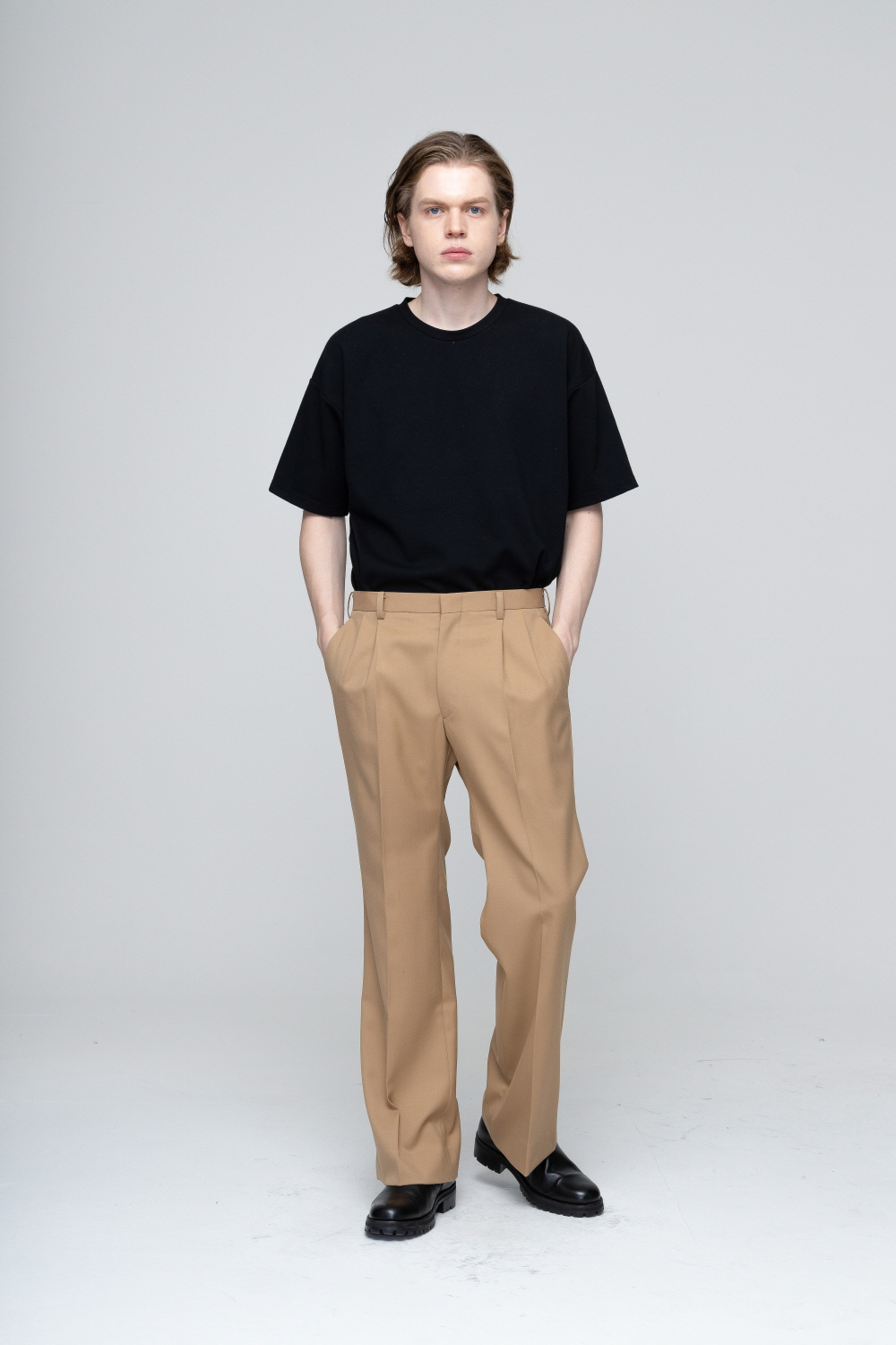 바지 모델 착용 이미지-S2L6