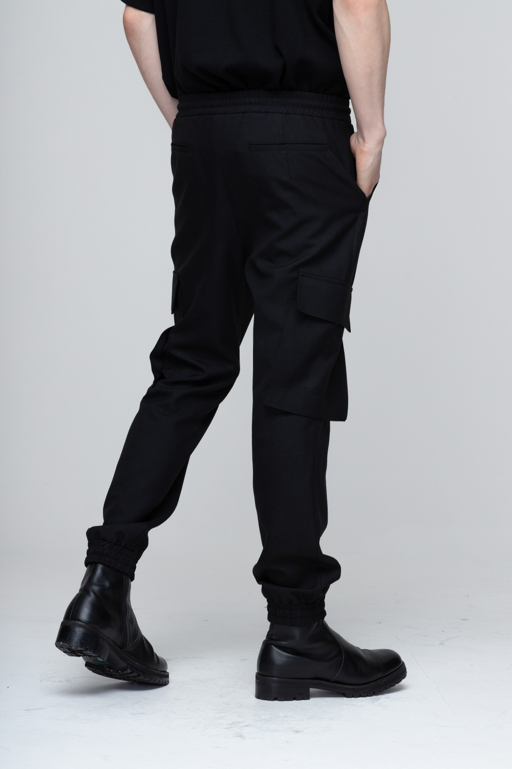 바지 모델 착용 이미지-S2L21