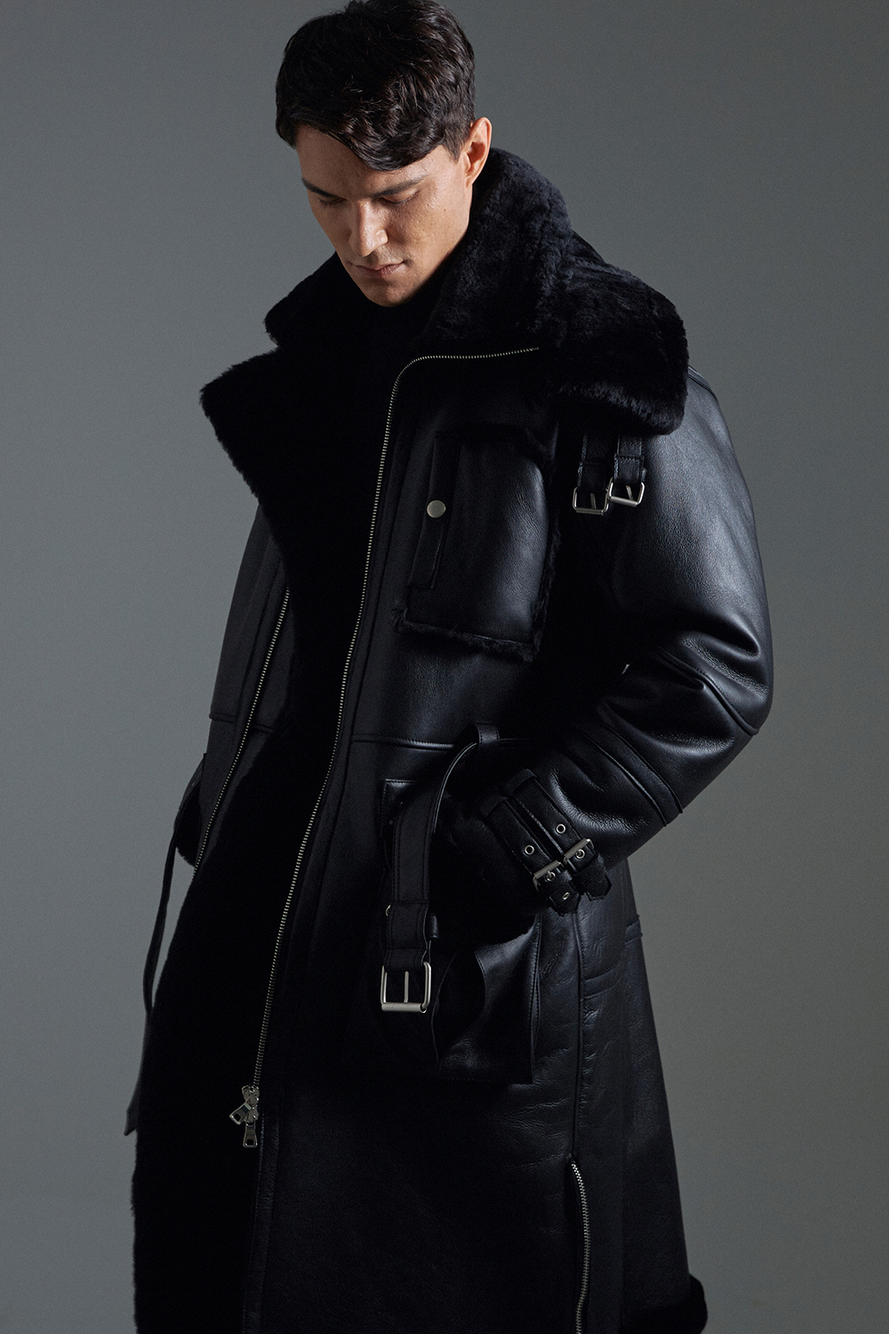 패딩 모델 착용 이미지-S10L36