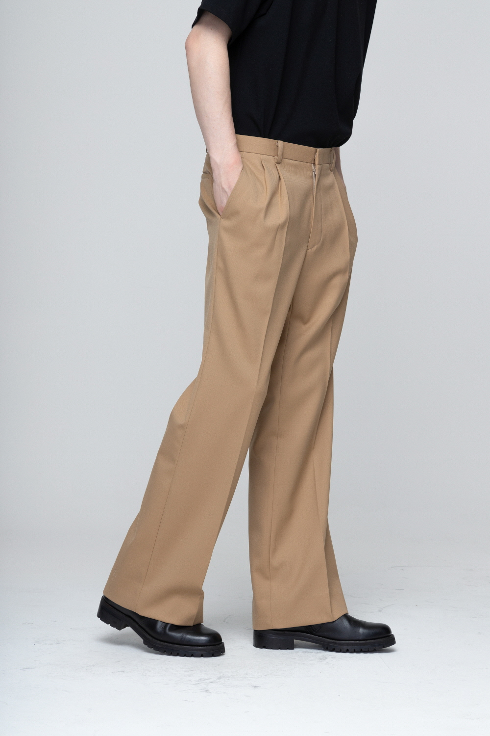 바지 모델 착용 이미지-S2L31