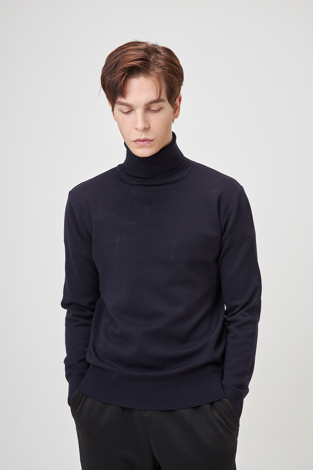 긴팔 티셔츠 모델 착용 이미지-S1L5