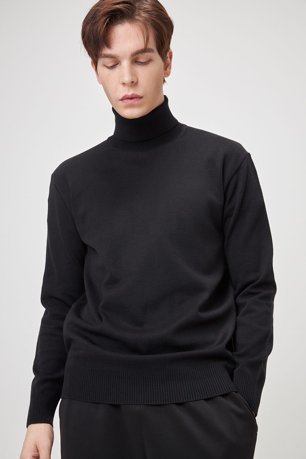 긴팔 티셔츠 모델 착용 이미지-S1L5