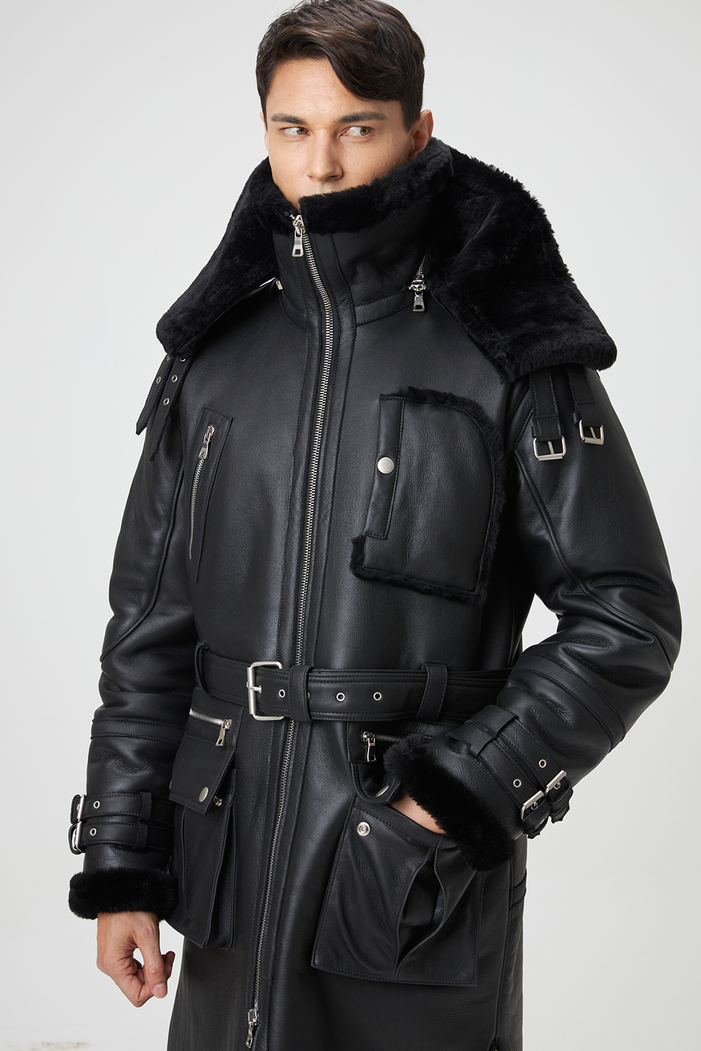 패딩 모델 착용 이미지-S1L11