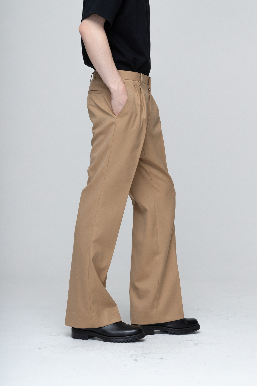 바지 모델 착용 이미지-S2L30