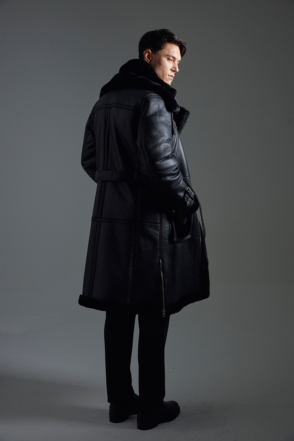 패딩 모델 착용 이미지-S10L34