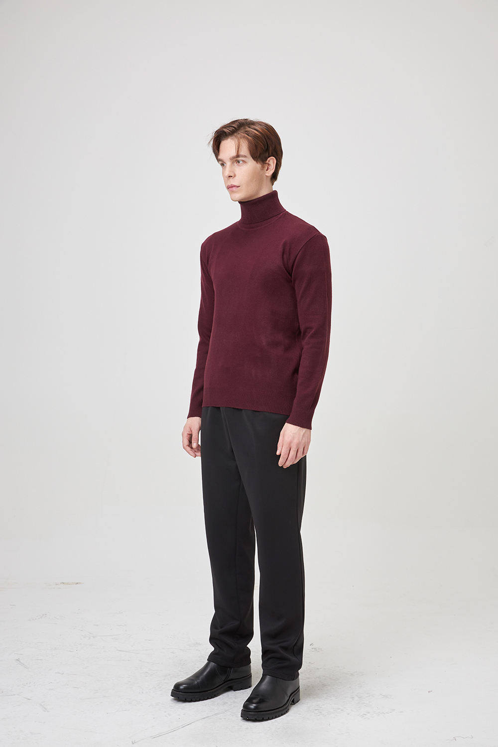 긴팔 티셔츠 모델 착용 이미지-S1L2