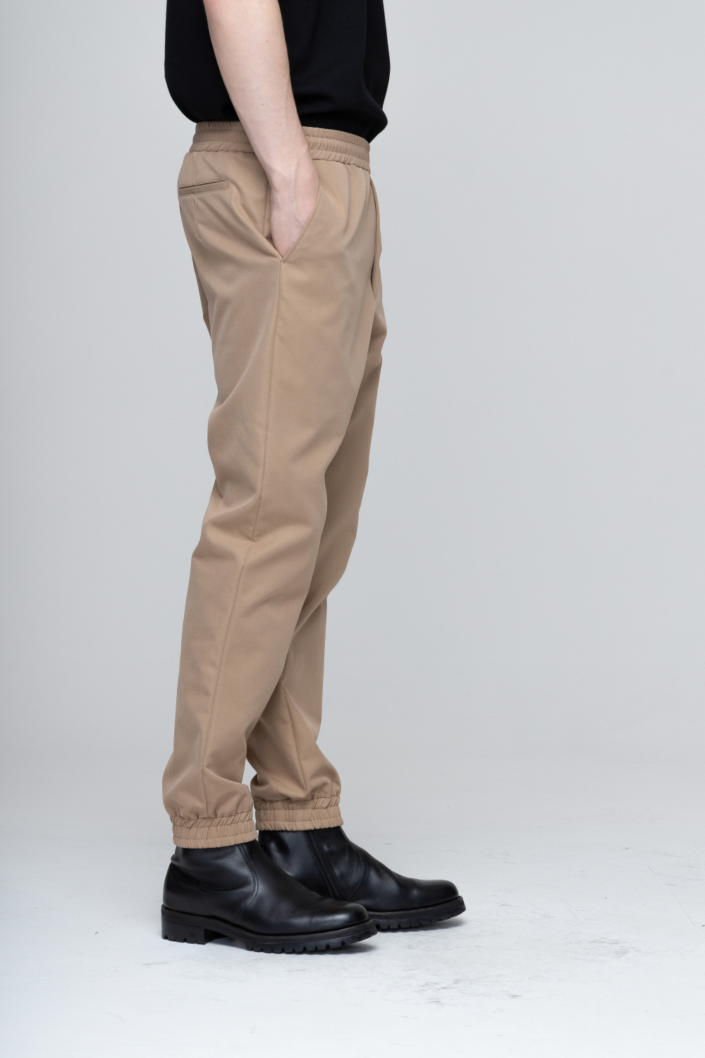 바지 모델 착용 이미지-S2L19