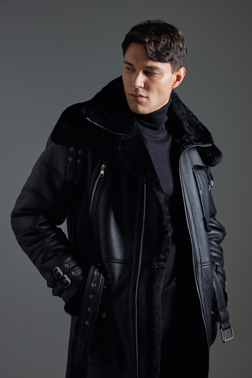 패딩 모델 착용 이미지-S1L27