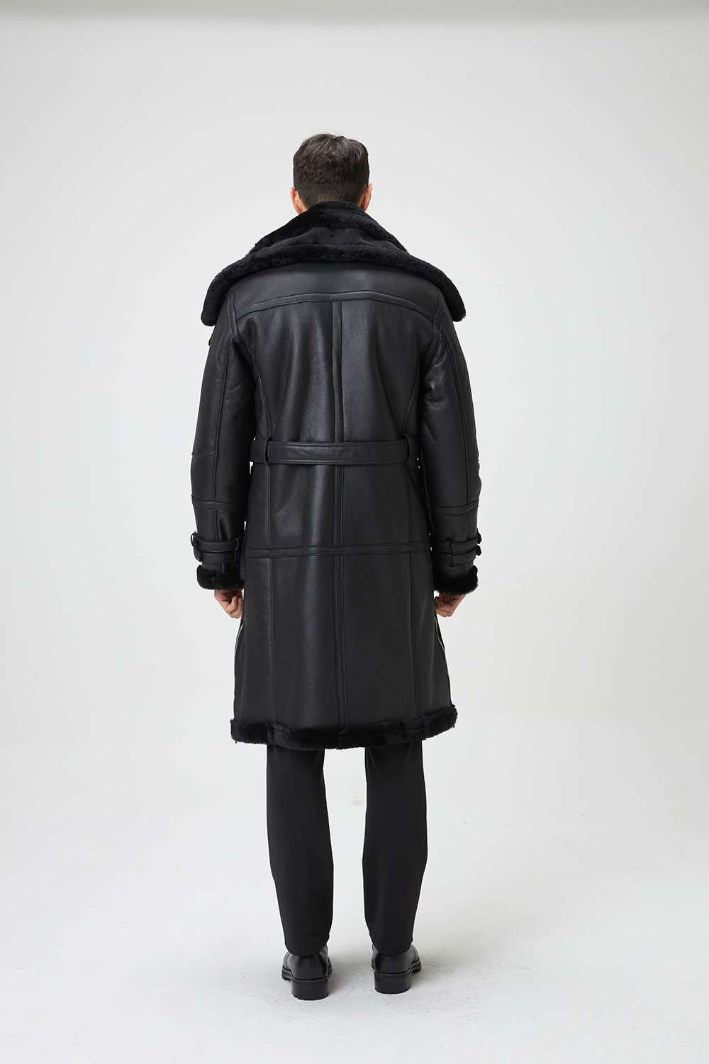 패딩 모델 착용 이미지-S10L4