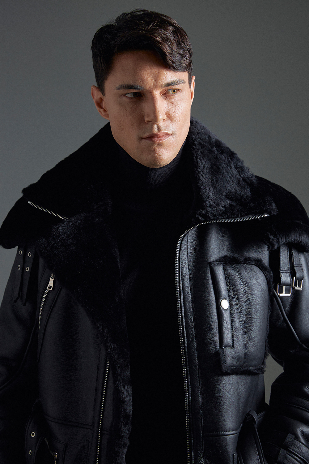 패딩 모델 착용 이미지-S1L25