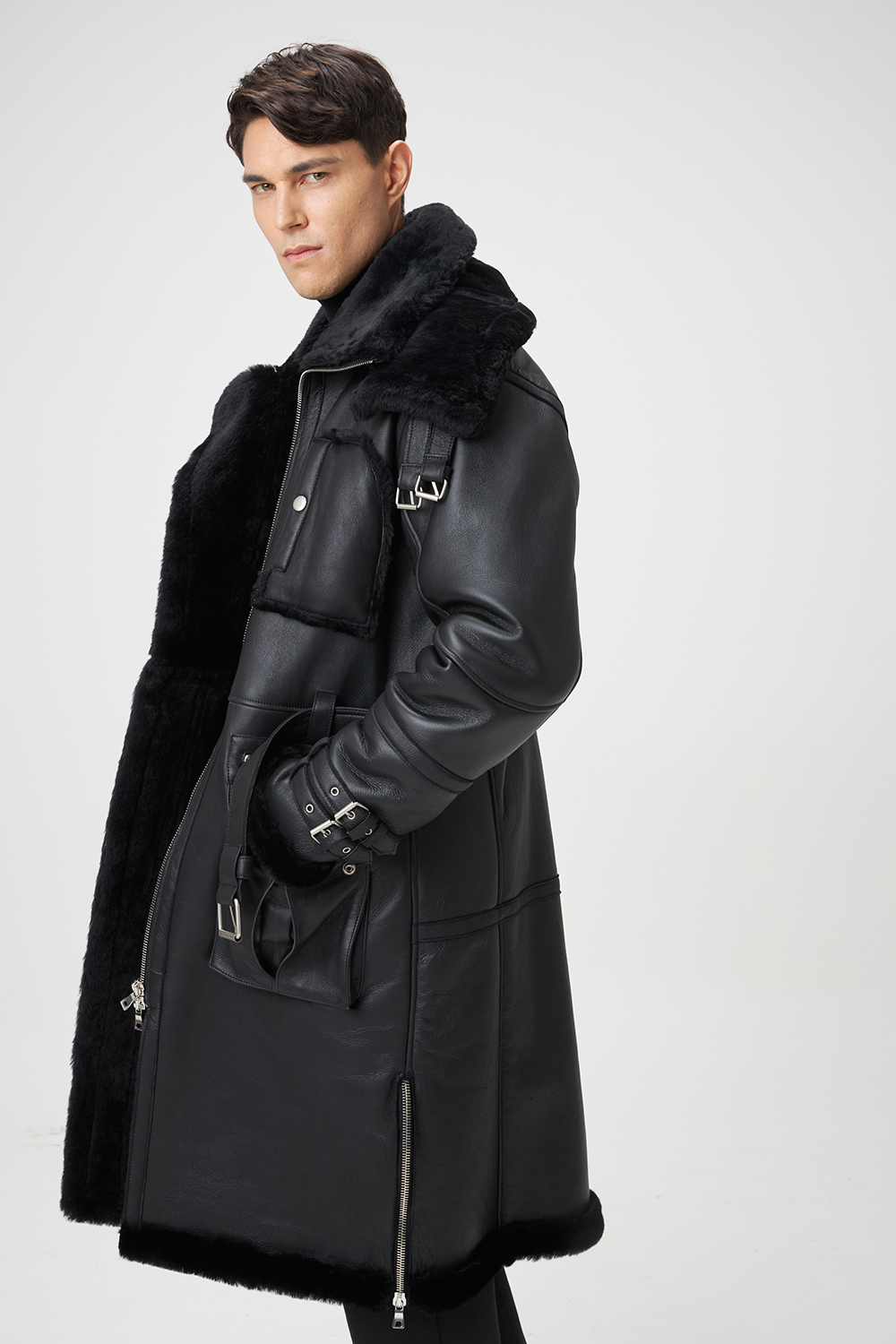 패딩 모델 착용 이미지-S1L19