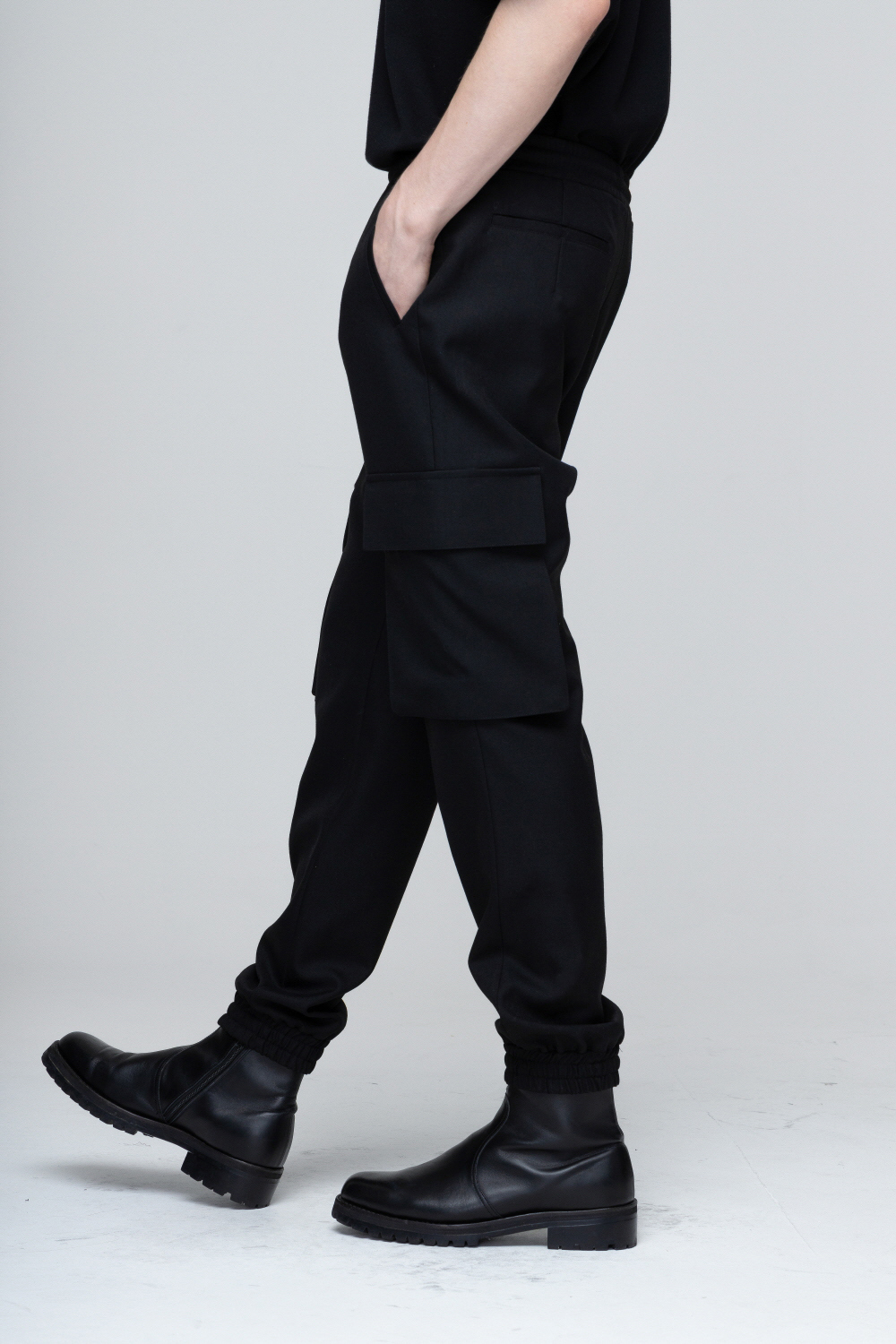 바지 모델 착용 이미지-S2L26