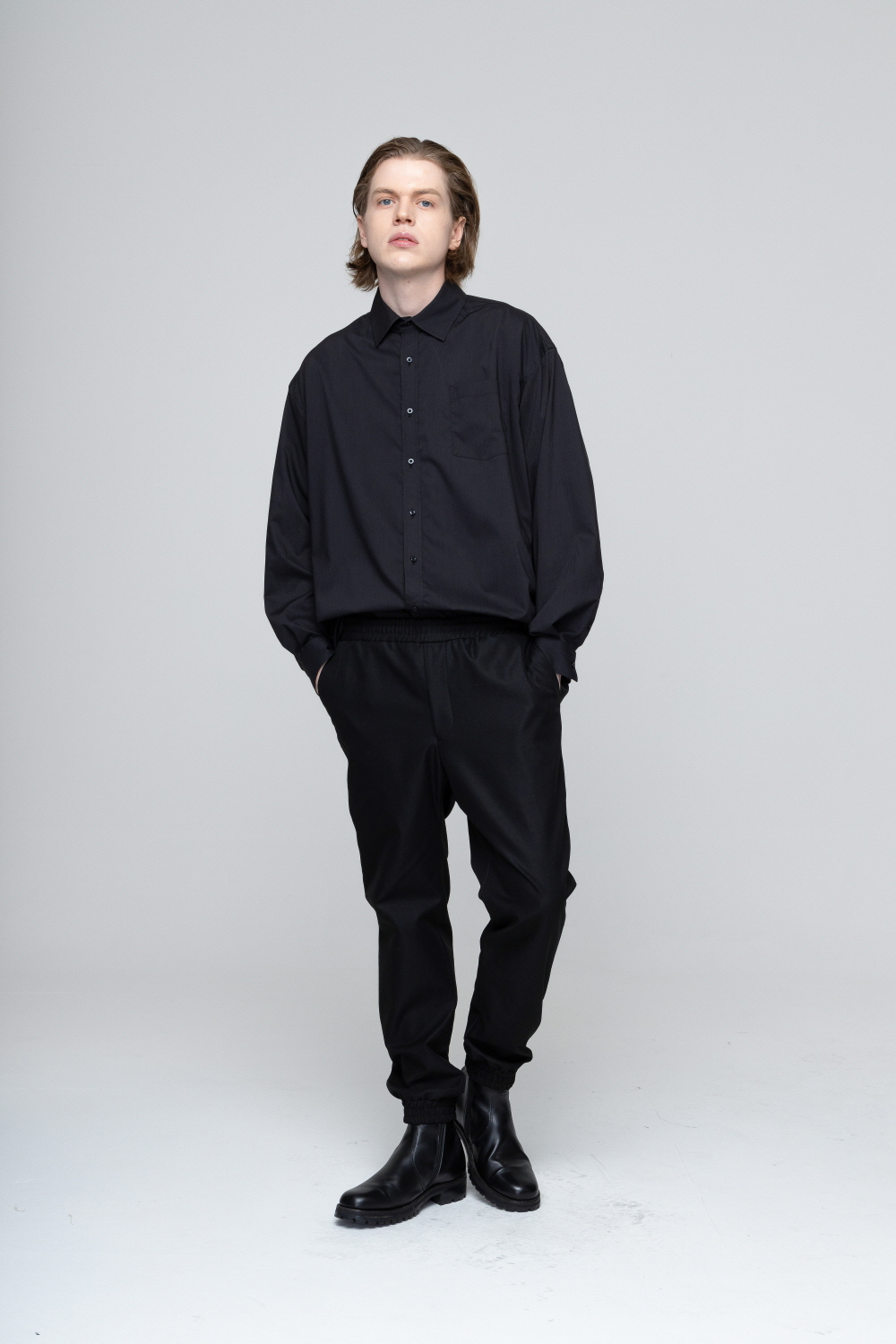 바지 모델 착용 이미지-S6L4