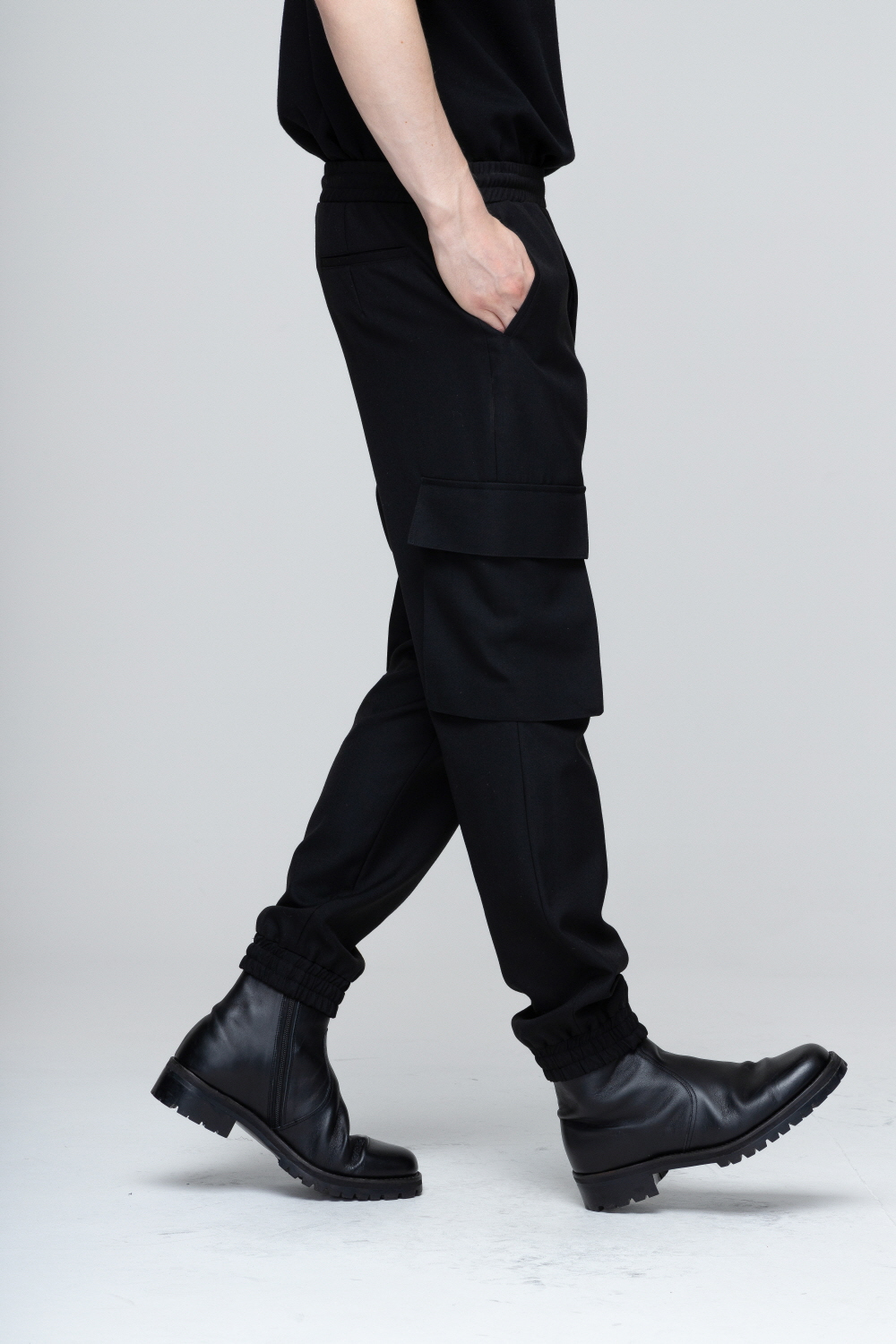 바지 모델 착용 이미지-S2L20