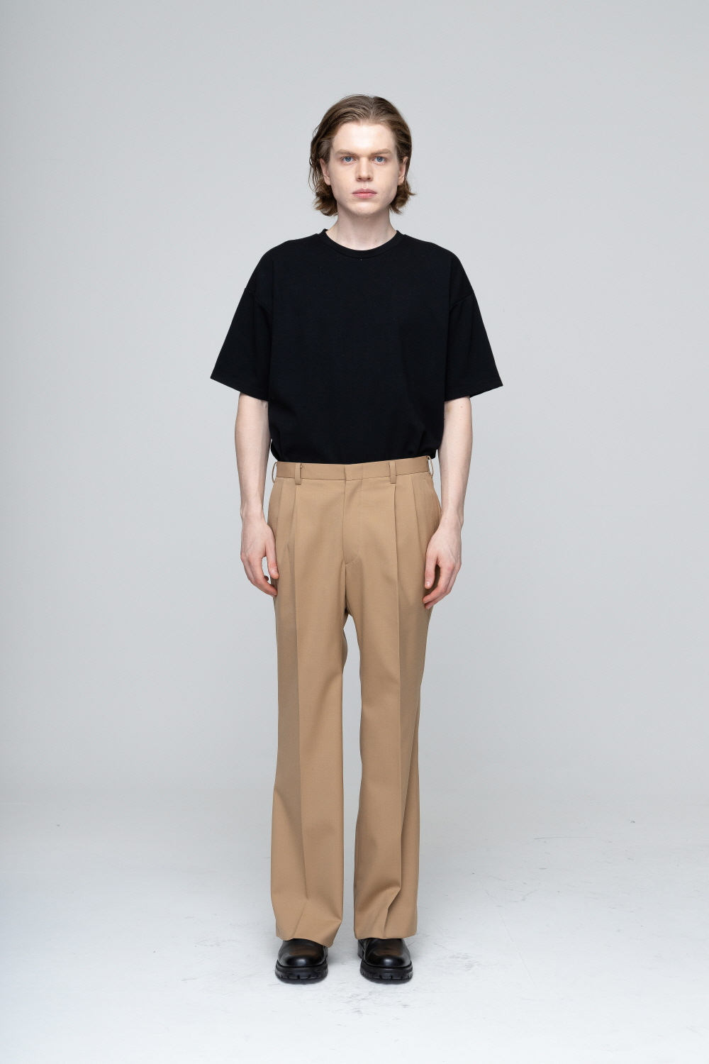 바지 모델 착용 이미지-S2L2