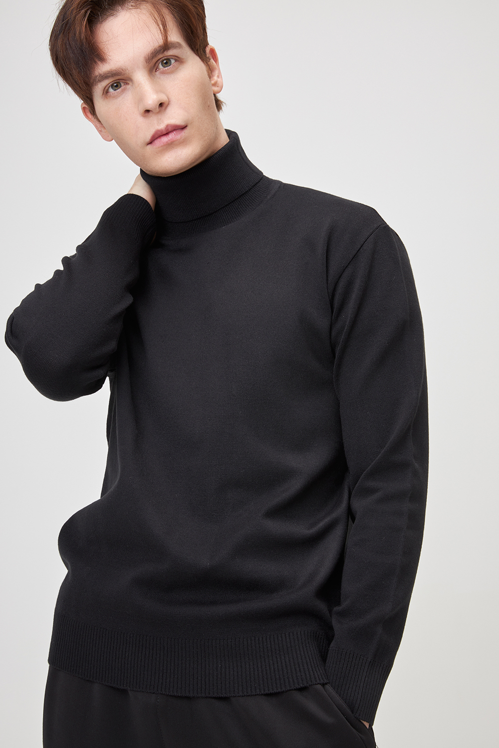 긴팔 티셔츠 모델 착용 이미지-S1L8