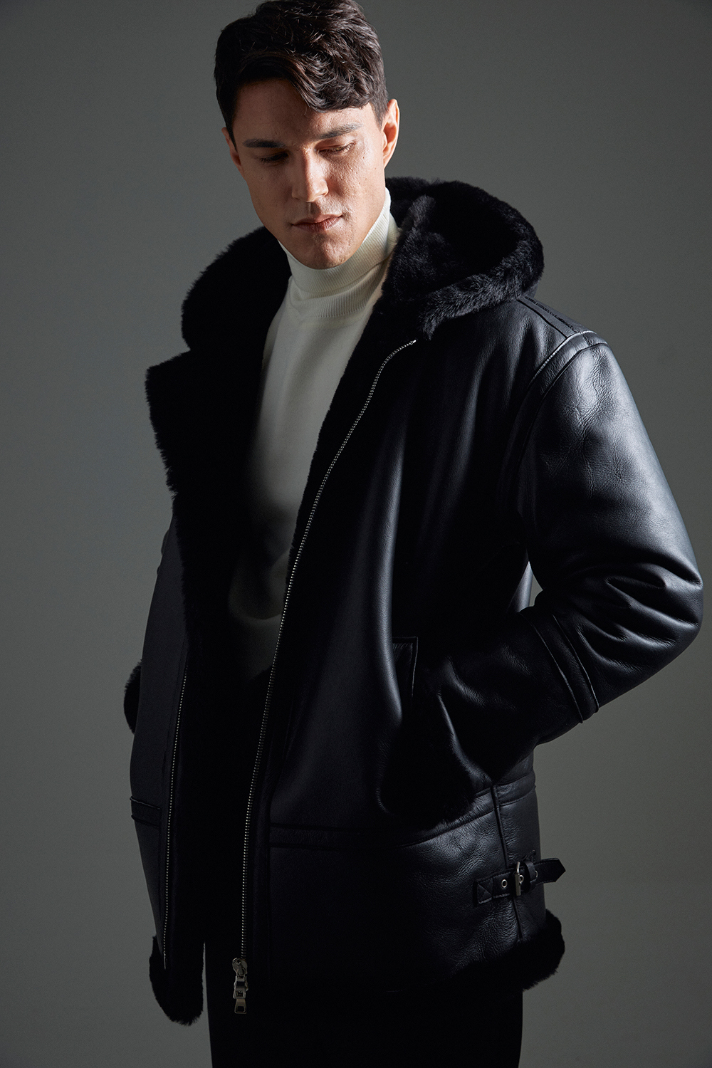 재킷 모델 착용 이미지-S1L7