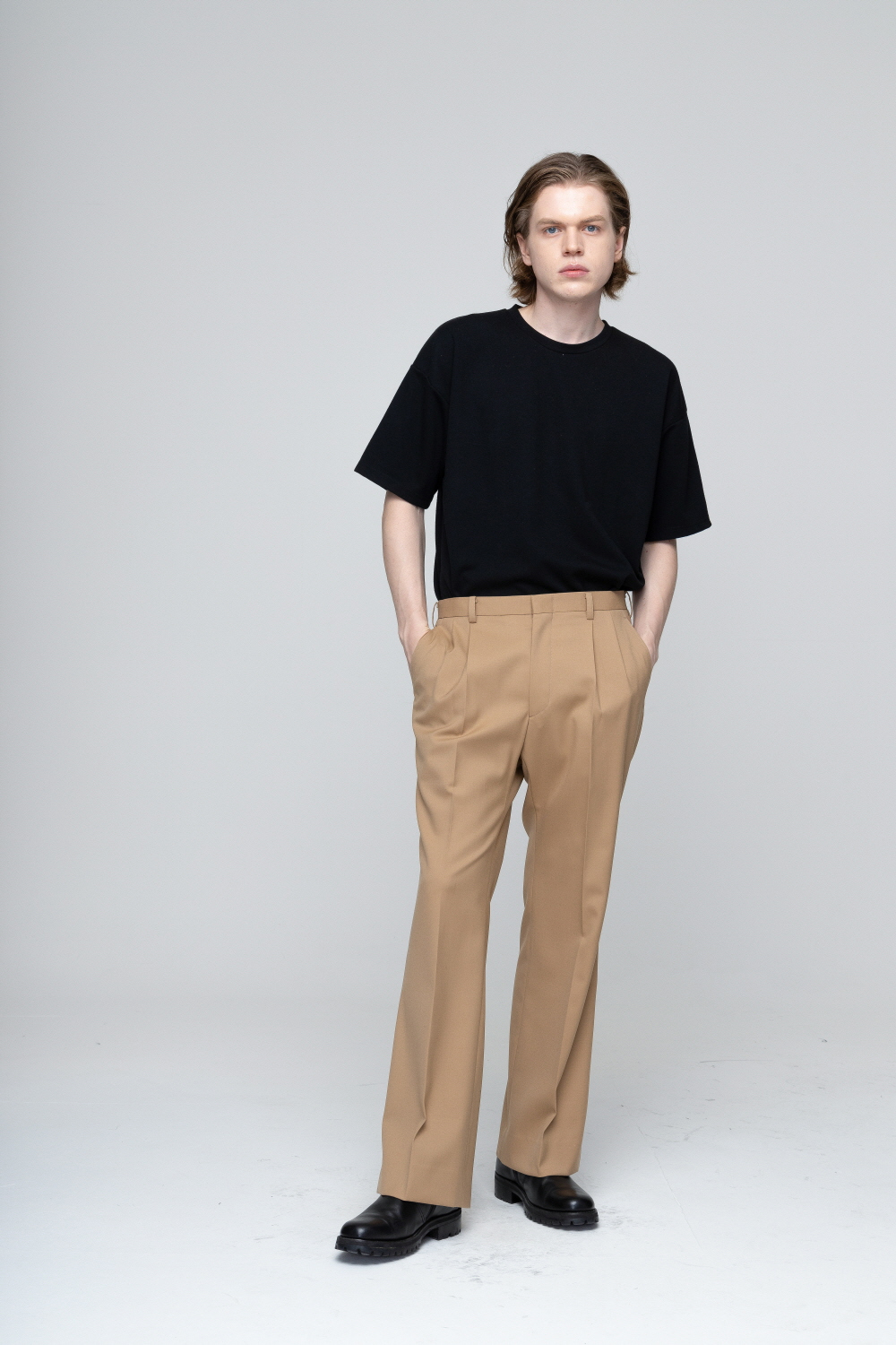 바지 모델 착용 이미지-S2L9