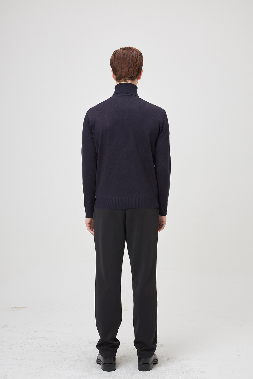 긴팔 티셔츠 모델 착용 이미지-S1L4