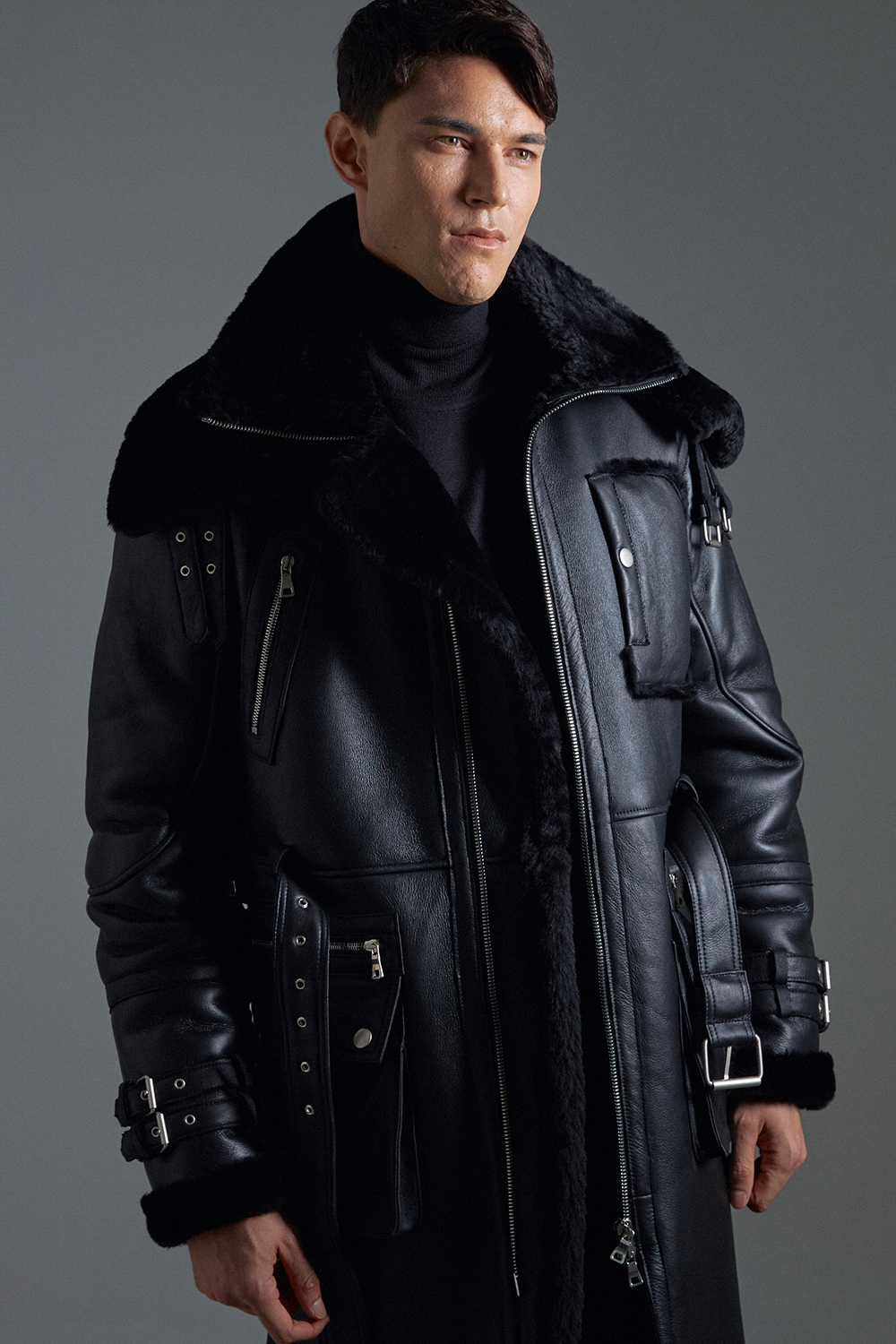 패딩 모델 착용 이미지-S10L35