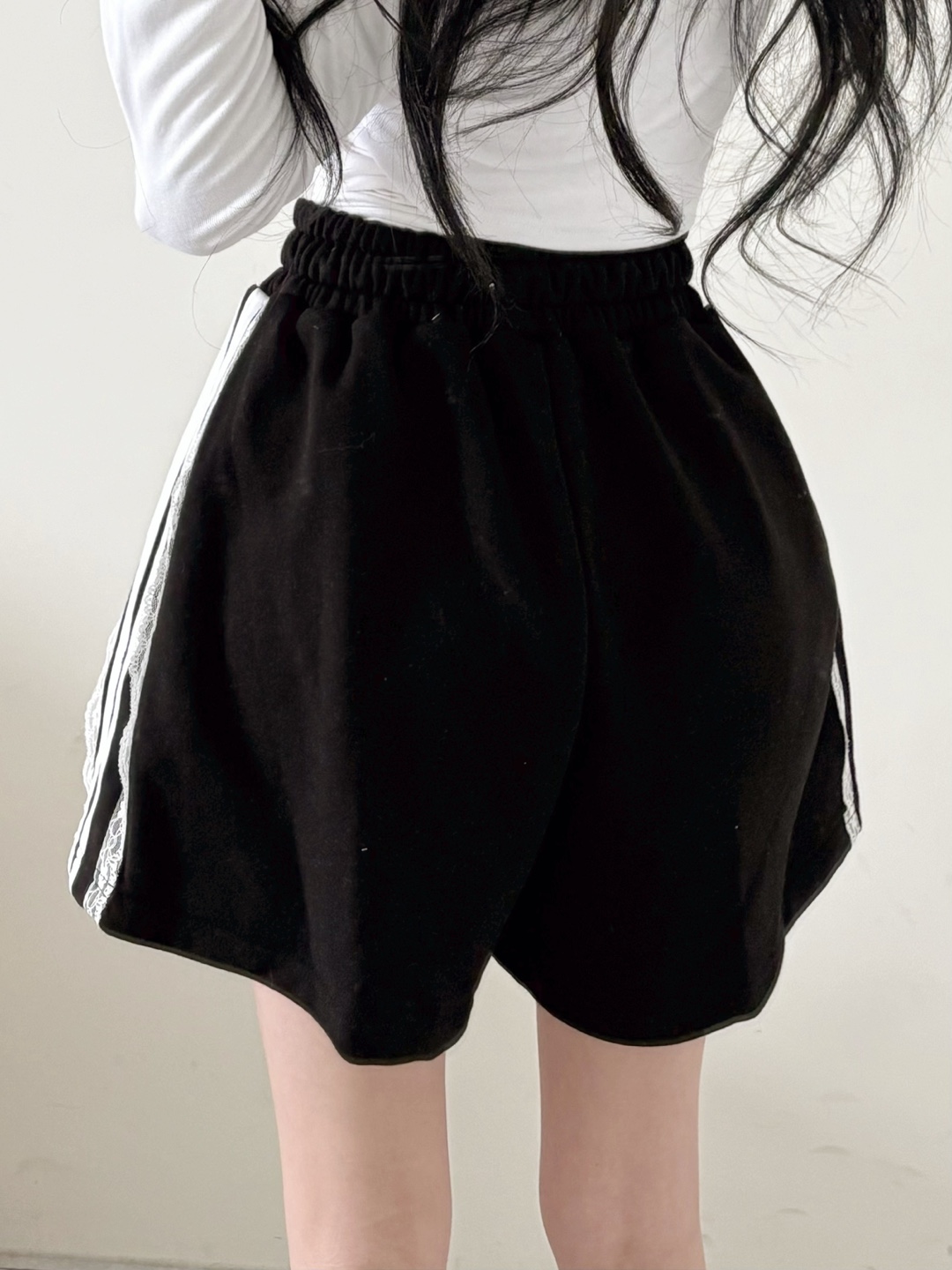 Lace Stripe Easy Shorts - 레이스 스트라이프 이지 쇼츠