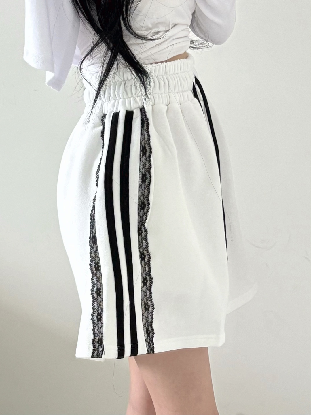 Lace Stripe Easy Shorts - 레이스 스트라이프 이지 쇼츠