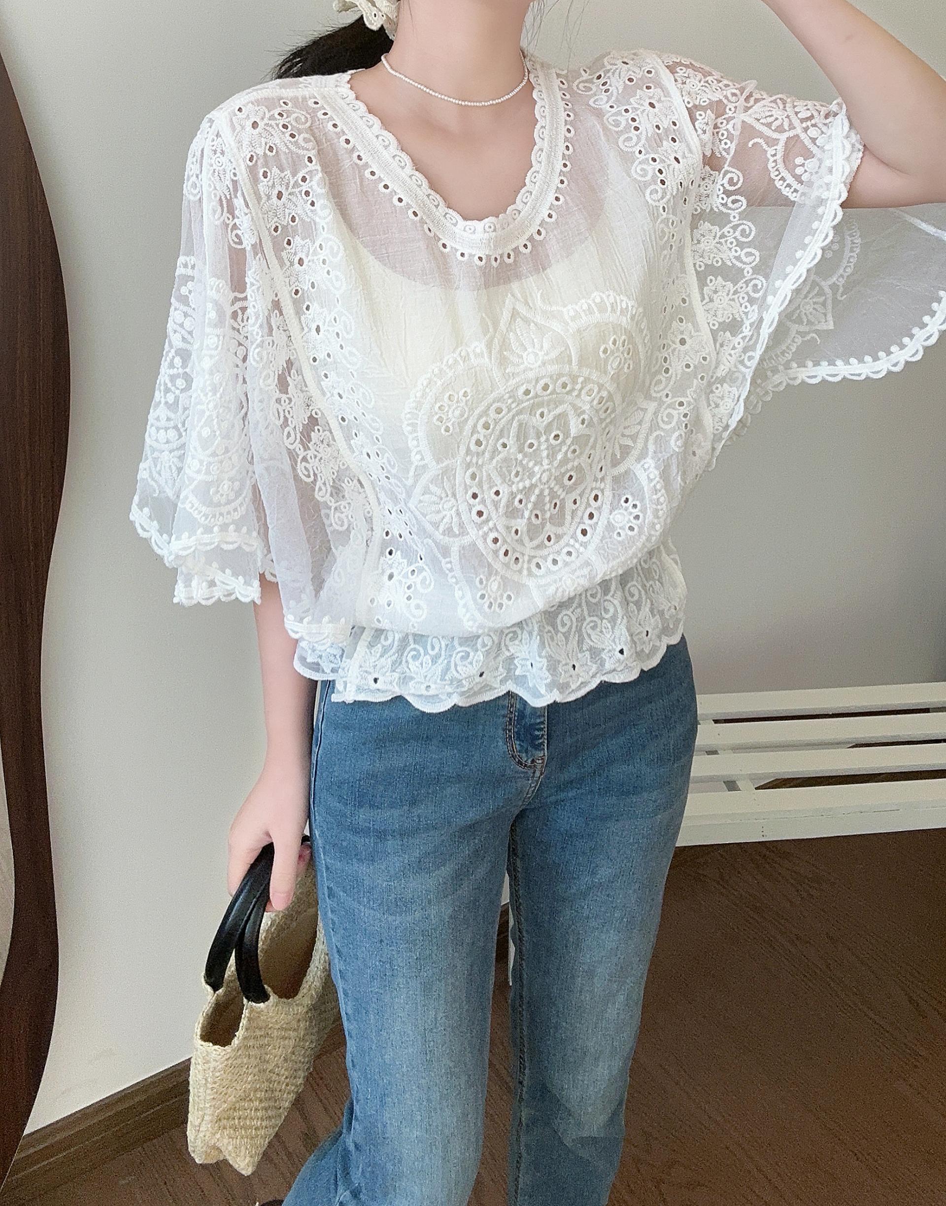 Bella Eyelet Blouse - 벨라 아일렛 블라우스