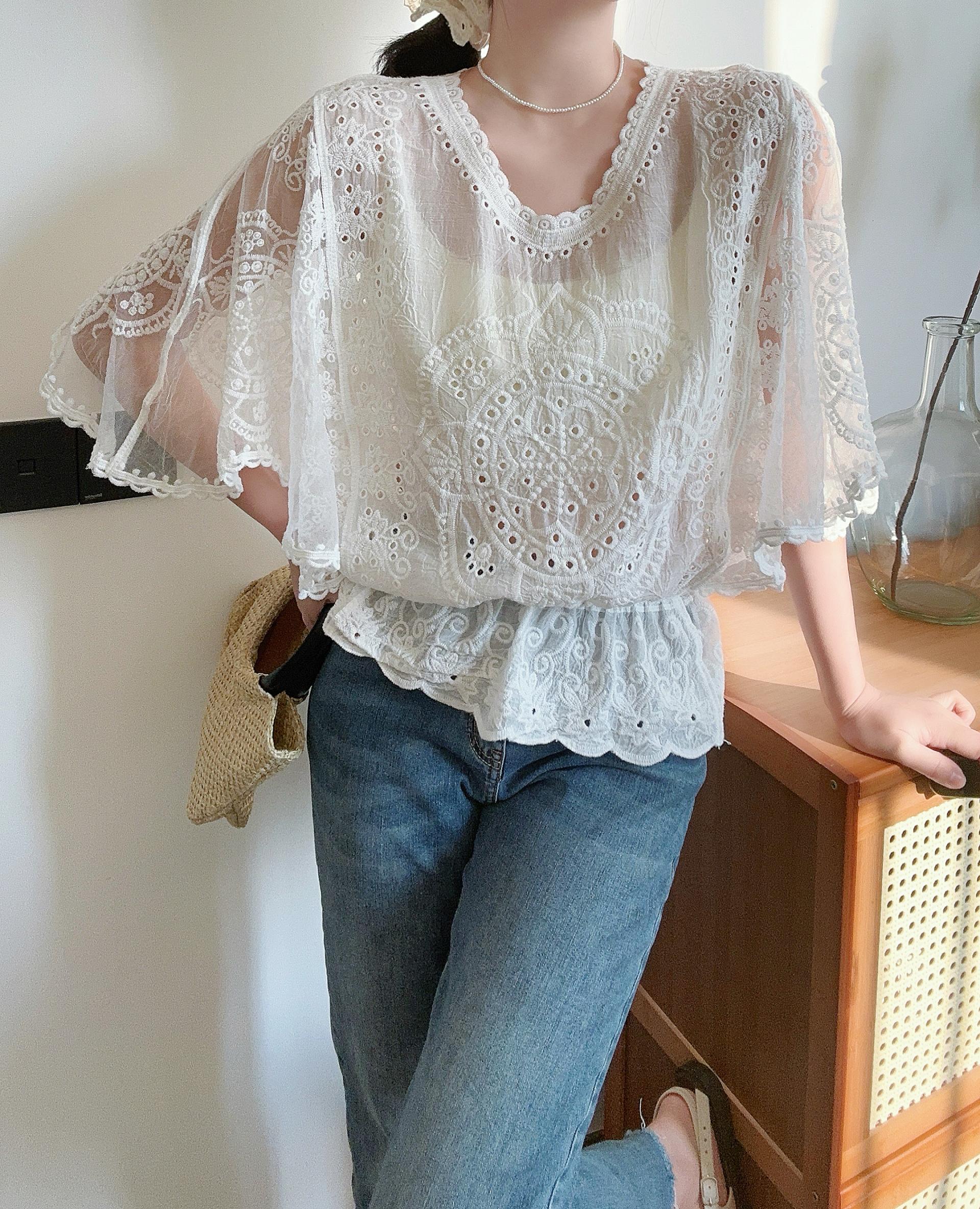 Bella Eyelet Blouse - 벨라 아일렛 블라우스