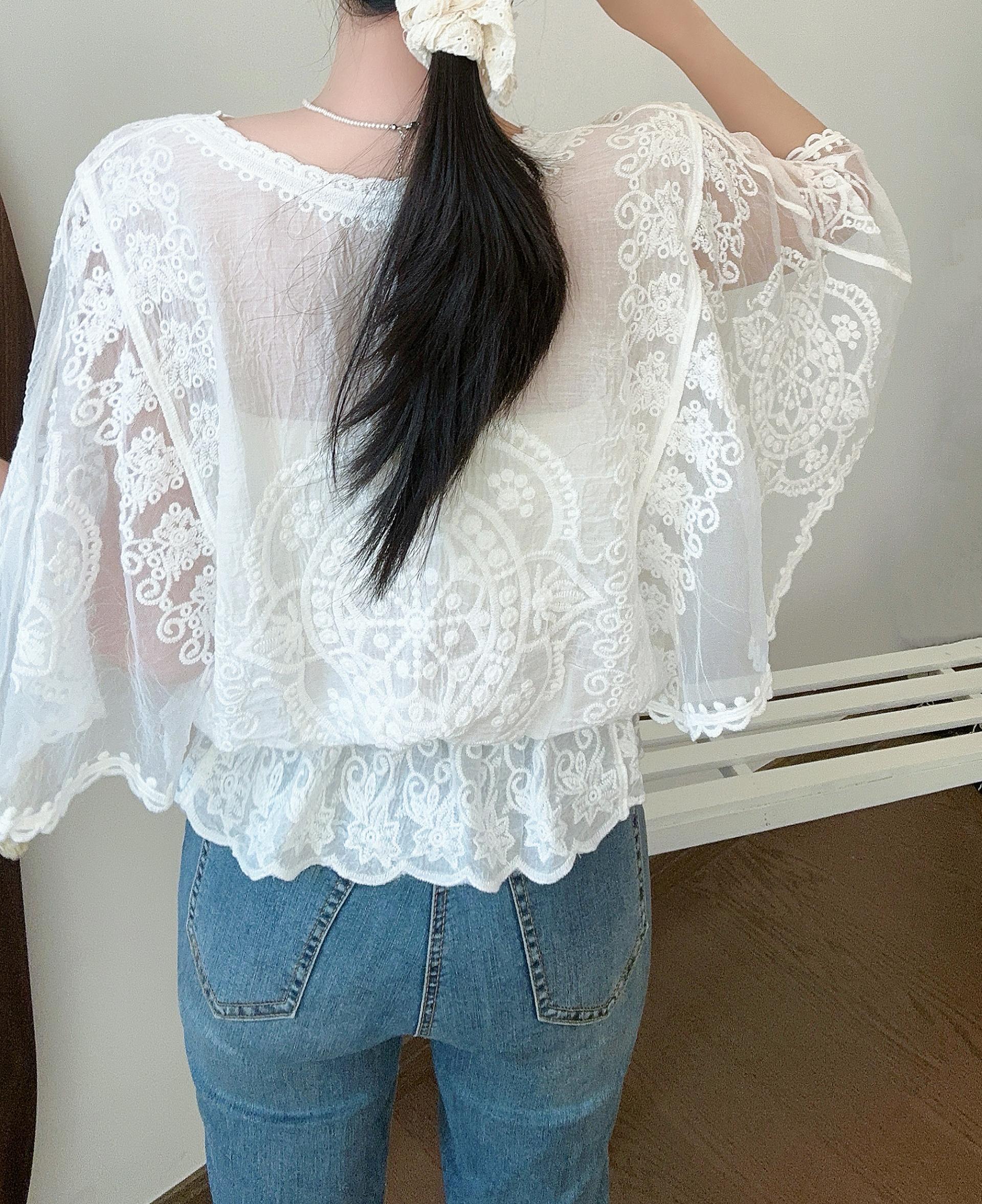 Bella Eyelet Blouse - 벨라 아일렛 블라우스