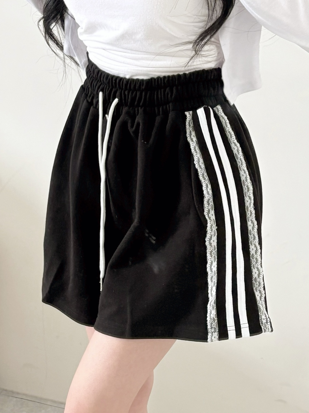 Lace Stripe Easy Shorts - 레이스 스트라이프 이지 쇼츠