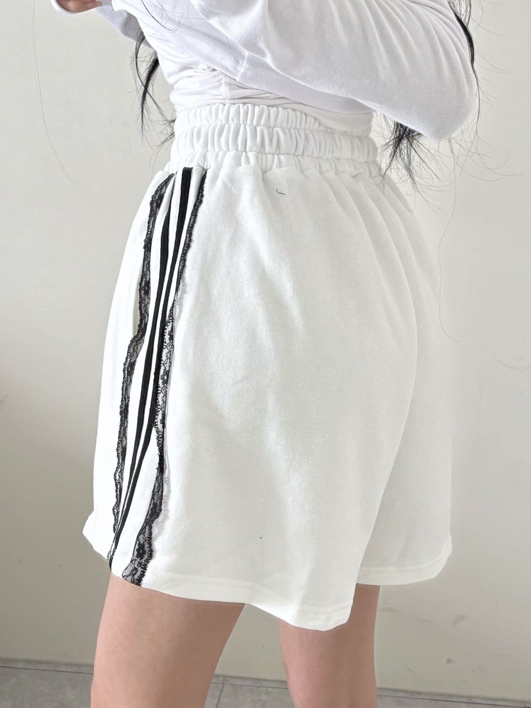 Lace Stripe Easy Shorts - 레이스 스트라이프 이지 쇼츠