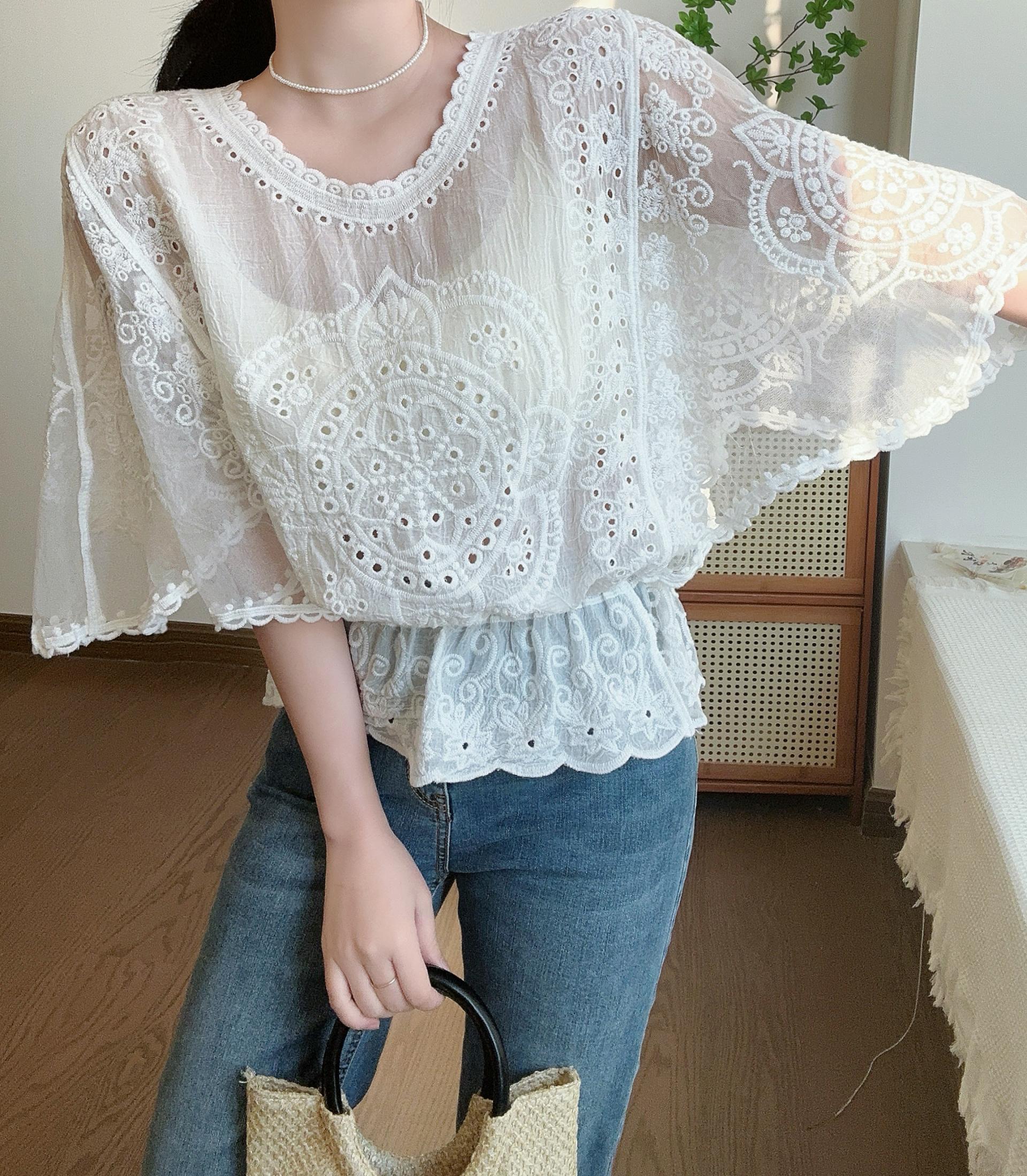 Bella Eyelet Blouse - 벨라 아일렛 블라우스
